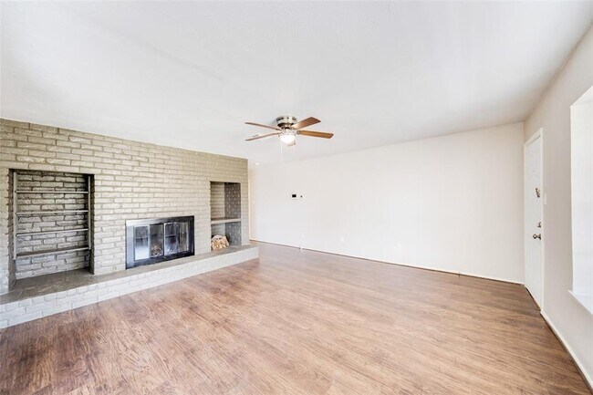Building Photo - 7215 Bahia Ln