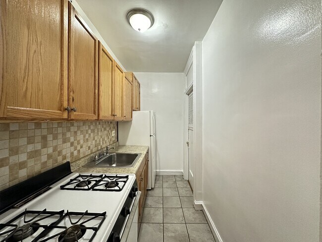 Foto del edificio - 1367 W Estes Ave
