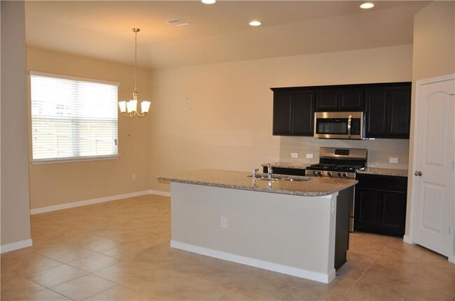 Foto del edificio - 6521 Loretta White Ln