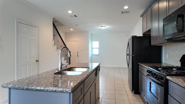 Foto del edificio - 8710 Knox St