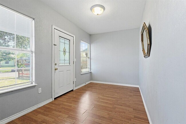 Foto del edificio - 8169 Garland St