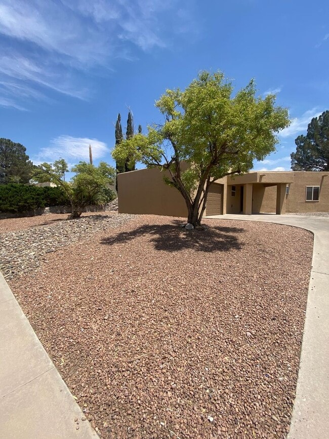 Building Photo - Adorable Home Centrally located in Loma He...