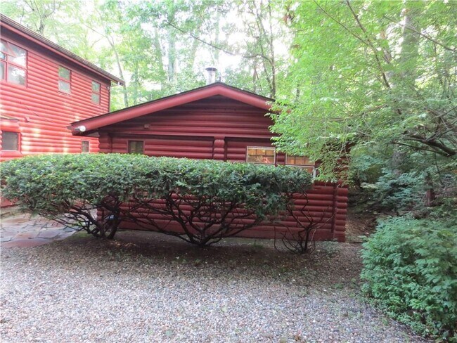 Building Photo - 85 Pine Ledge Rd