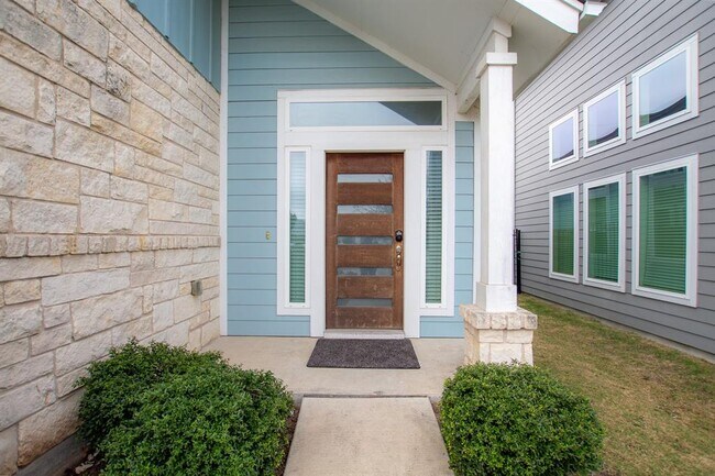 Building Photo - 2106 Hermia St