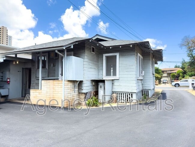 Building Photo - 809 Makaleka Ave