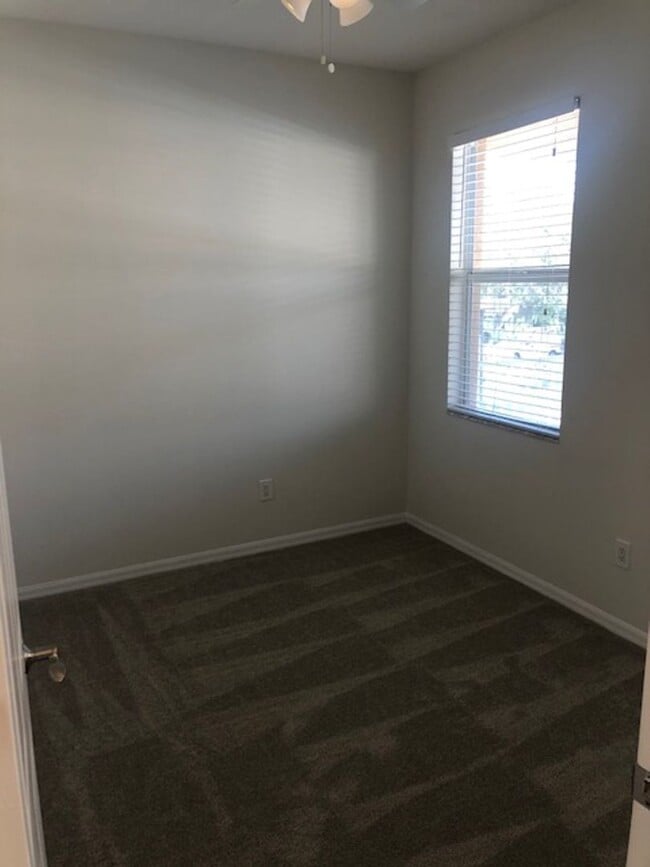 Building Photo - 15250 Riverbend Blvd