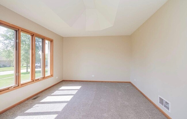 Building Photo - 1022 Amlin Terrace