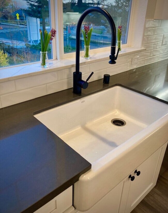 Foto del edificio - Gorgeous 3 bedroom 2.5 bath Fountaingrove ...