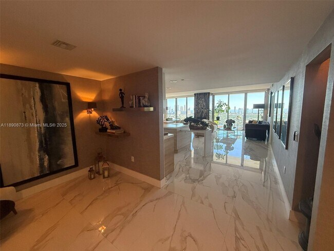 Foto del edificio - 16385 Biscayne Blvd