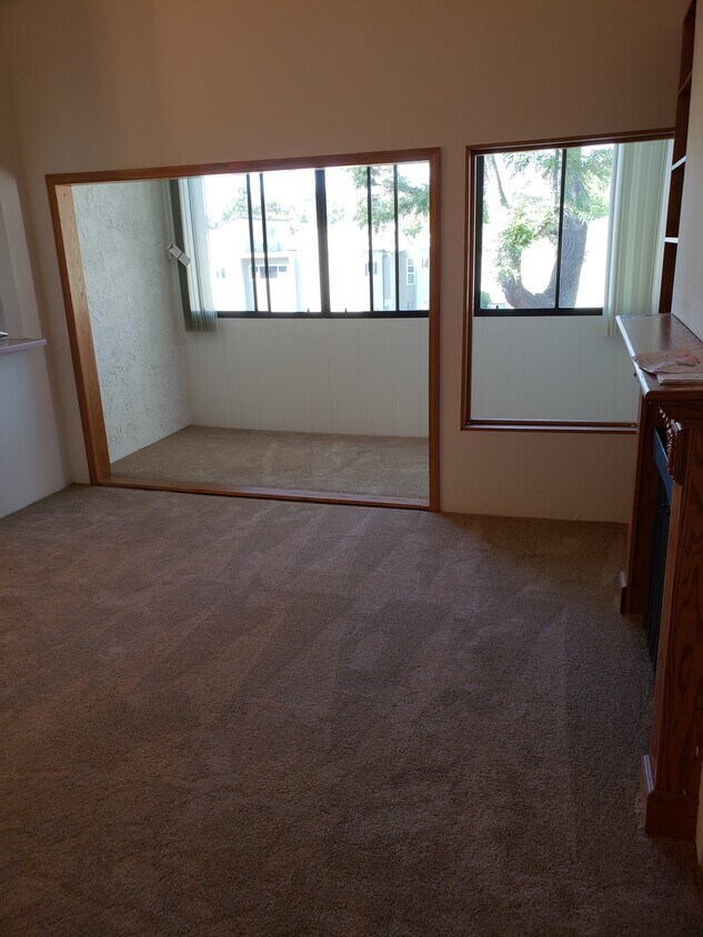 Enclosed balcony would also make a good office, play area, media room, or cozy relaxing area - 2312 Summertime Ln