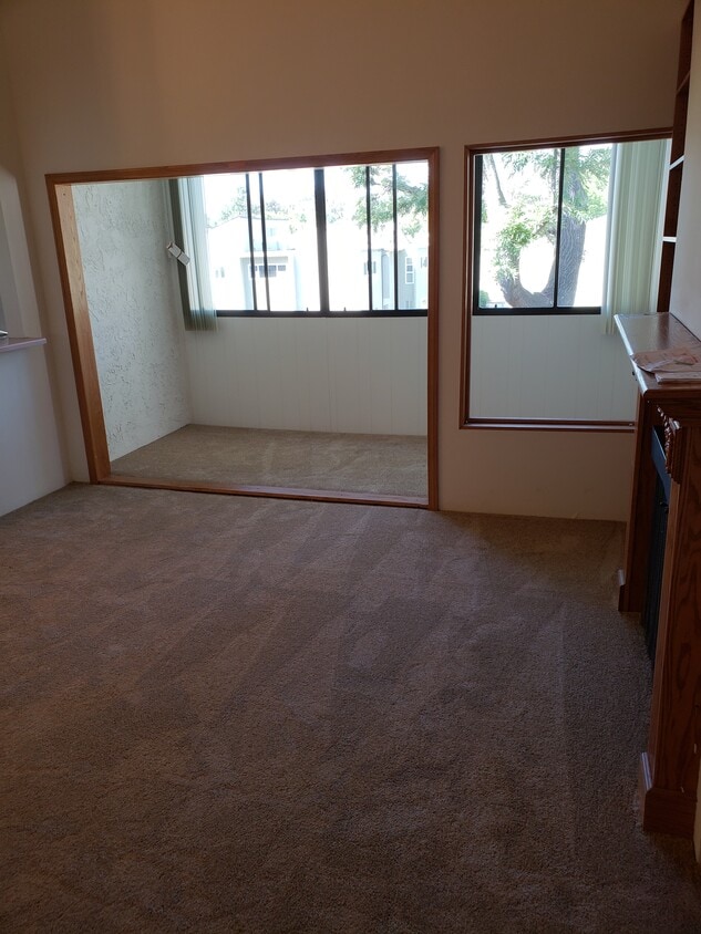 Enclosed balcony would also make a good office, play area, media room, or cozy relaxing area - 2312 Summertime Ln
