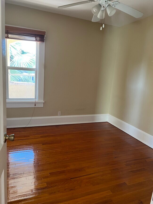Bedroom - 2163 Burlington Ave N