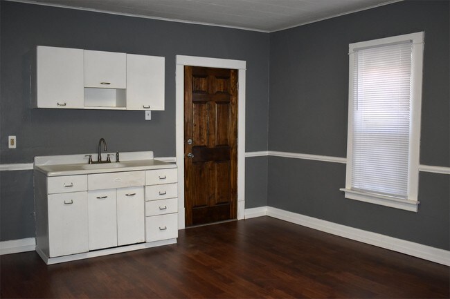 Foto del edificio - 3764 E Pulaski Ave