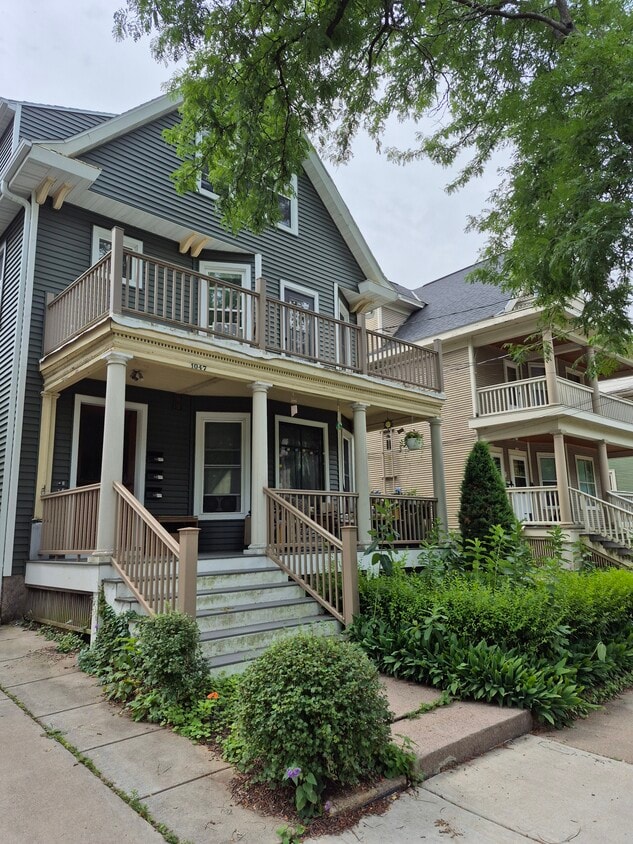 Primary Photo - 1047 E Gorham St