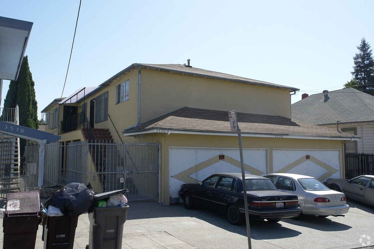 Building Photo - 3536 Custer St