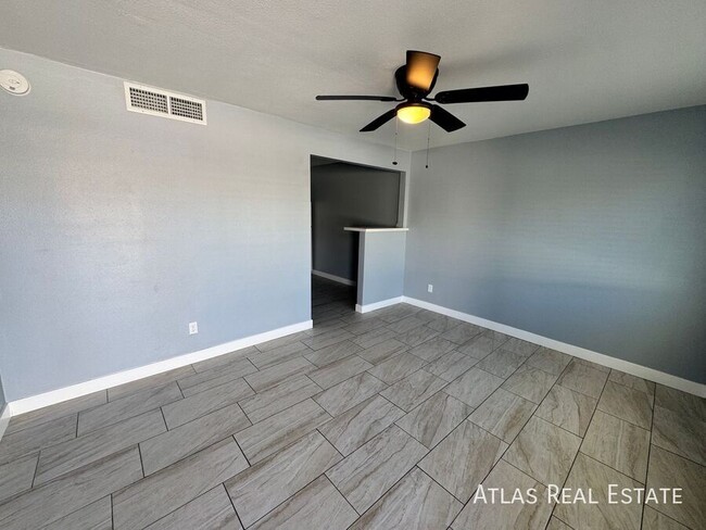 Foto del edificio - 2 Bed 1 Bath Apartment- ready for move in!