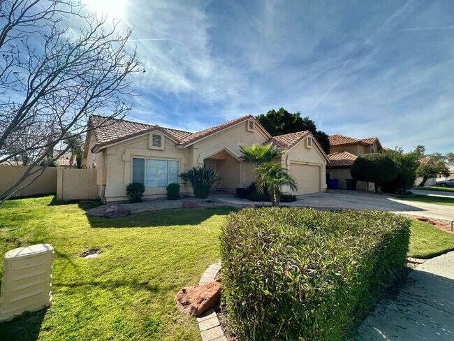 Building Photo - 2353 W Hemlock Ct