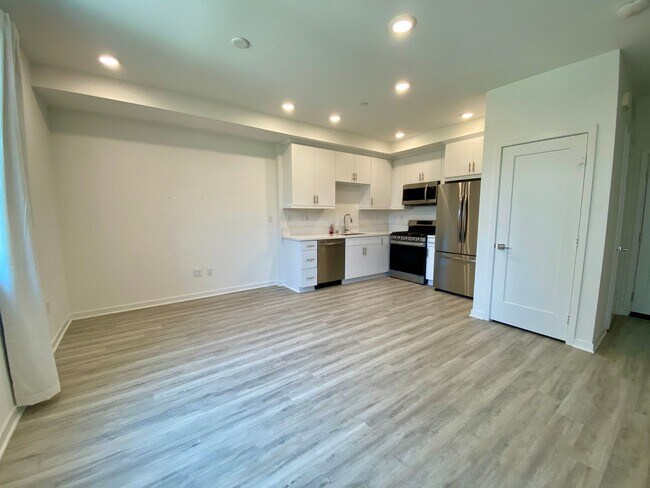 Foto del edificio - Like New! 1 Bed, 1.5 Bath Townhouse in Covina