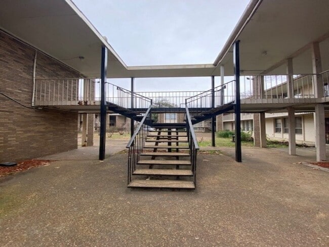 Foto del edificio - 151 N Belvedere Blvd