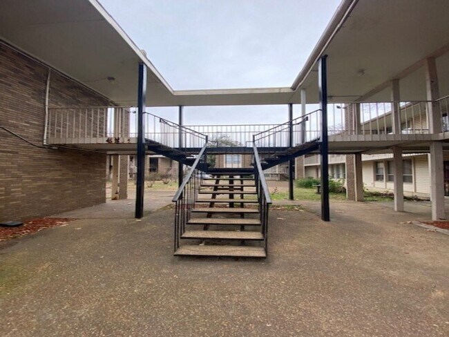 Building Photo - 151 N Belvedere Blvd