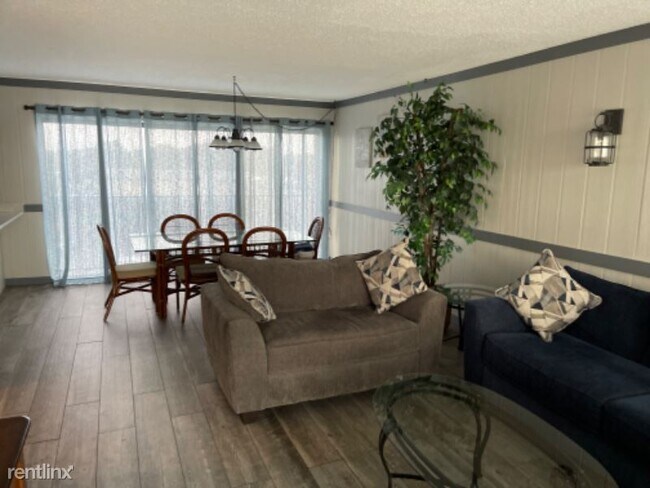 Building Photo - 2 br, 2 bath Condo - 8815 Thomas Dr 408 Un...
