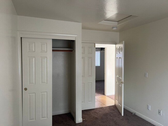 Building Photo - APARTMENT