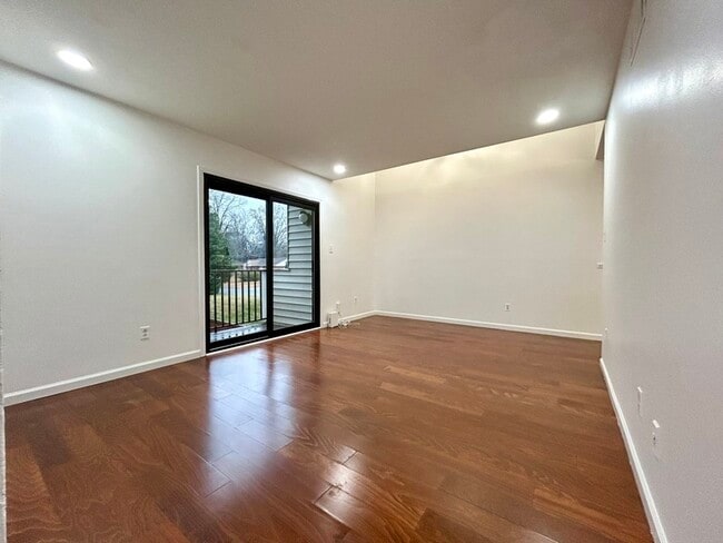 Building Photo - 1625 Merry Oaks Rd