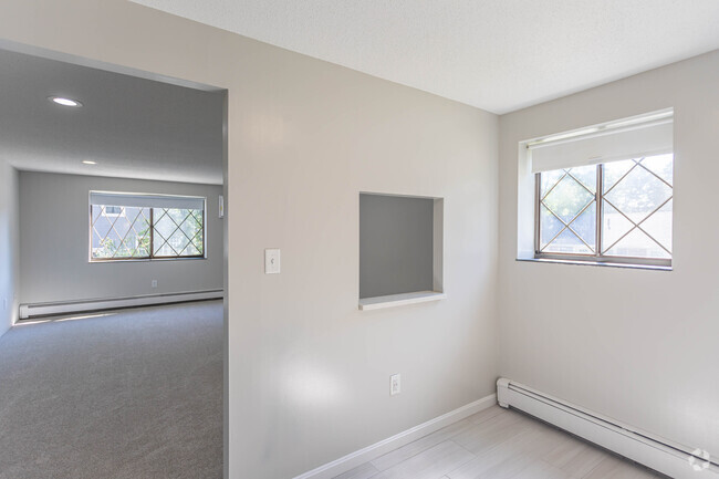 1BR, 1BA - 742SF - Dining Room - Melrose Terrace