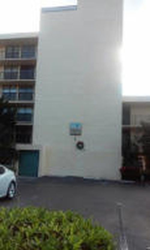 Primary Photo - 8 Royal Palm Way