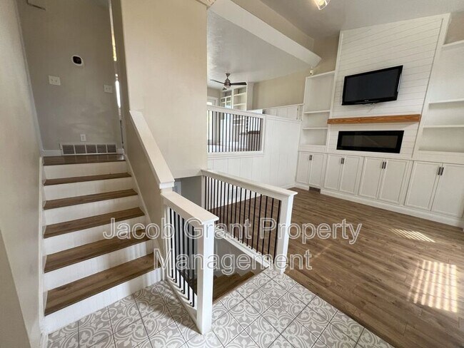 Building Photo - 522 Darris St