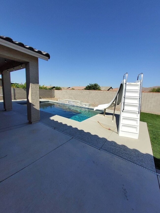 Building Photo - Litchfield Park Beauty