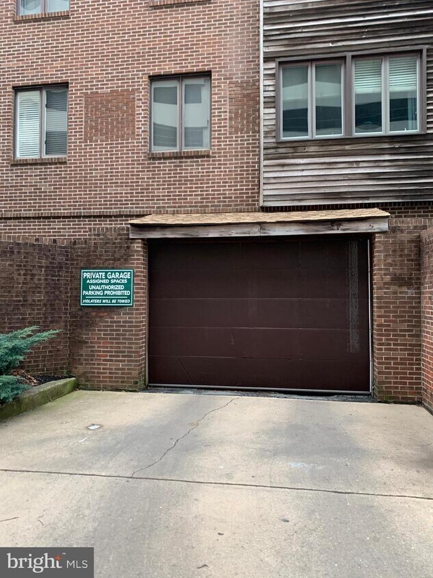 Primary Photo - 1025 N Madison St