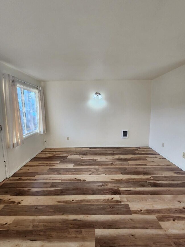 Foto del edificio - 1890 Kalmia St