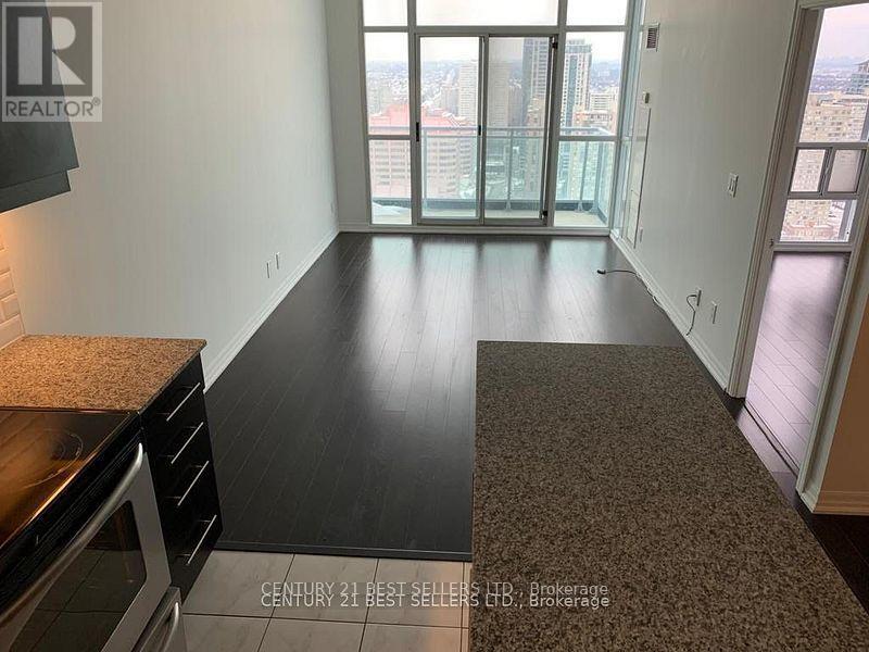 Photo principale - 223-2223 Webb Dr