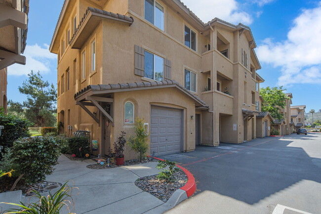 Building Photo - 3183 Dehesa Rd