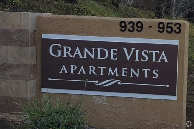 Primary Photo - Grande Vista Apartments
