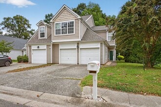 Building Photo - 302 Dorothy Dr