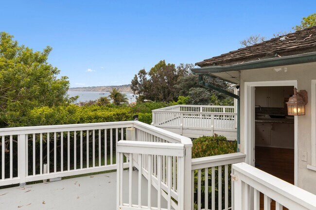 Foto del edificio - 7851 Hillside Dr