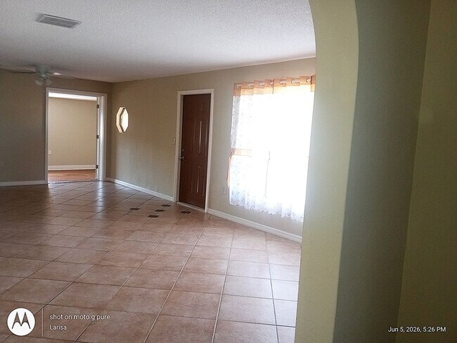 Foto del edificio - 1439 Glick Dr
