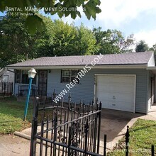 Building Photo - 2538 SE Indiana Ave