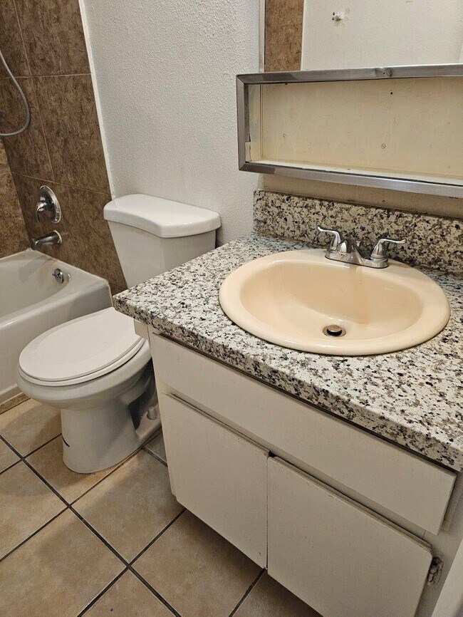 Foto del edificio - 2428 Statz St