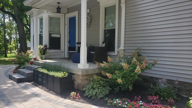 Cozy place to sit! - 245 Mason Rd