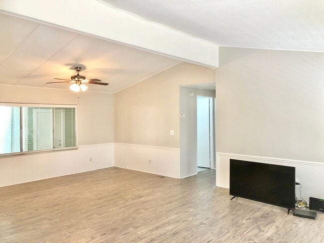 Building Photo - Awesome Updated Single Story in The Darling "Farm" Community of Wildomar, Close to Everything, bu...