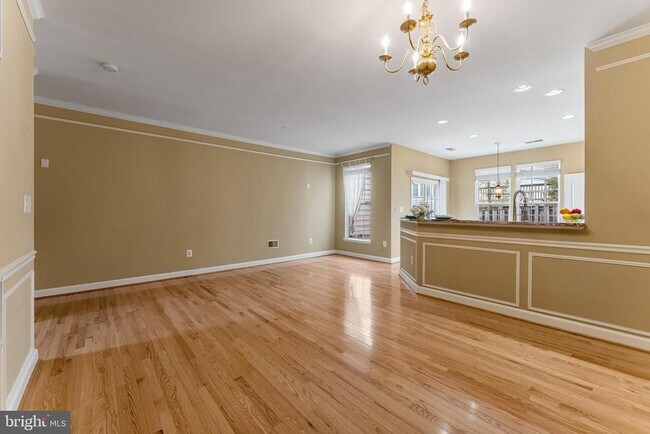 Foto del edificio - 6002 St Hubert Ln