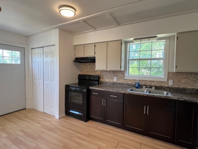 Building Photo - Charming Updated 2-Bedroom Home on 1 Acre ...