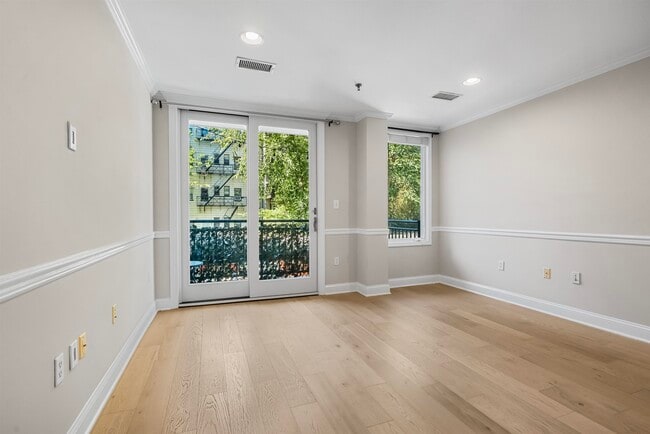 Building Photo - 70 Adams St
