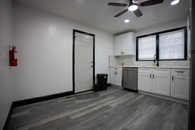 Foto del edificio - 111 E Garwood Ave