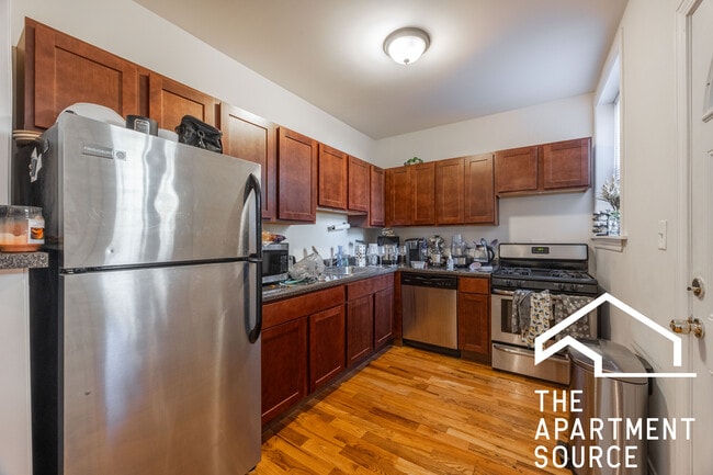 Building Photo - 630 W Cornelia Ave