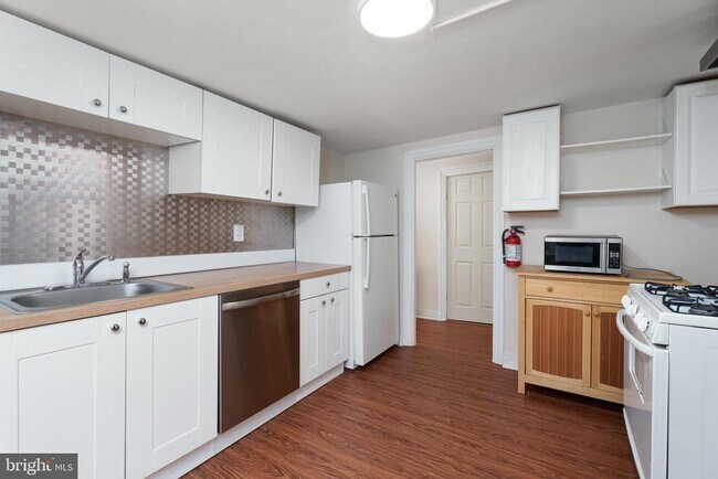 Foto del edificio - 124 Washington Rd