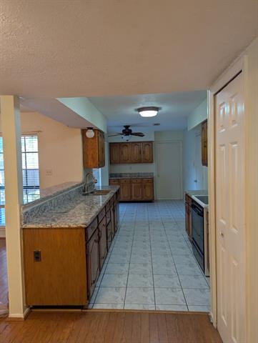 Building Photo - 2821 Stratford Ln